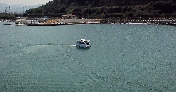 Foto - Amasyalı kardeşlerden müthiş tasarım! Karada karavan suda yat oluyor