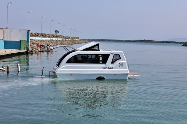 Foto - Amasyalı kardeşlerden müthiş tasarım! Karada karavan suda yat oluyor