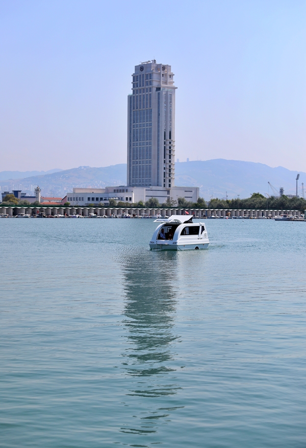 Foto - Amasyalı kardeşlerden müthiş tasarım! Karada karavan suda yat oluyor