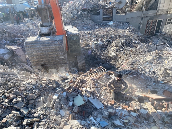 Foto - Amasyalı madenciler Malatya’da 25 kişiyi enkazdan kurtardı