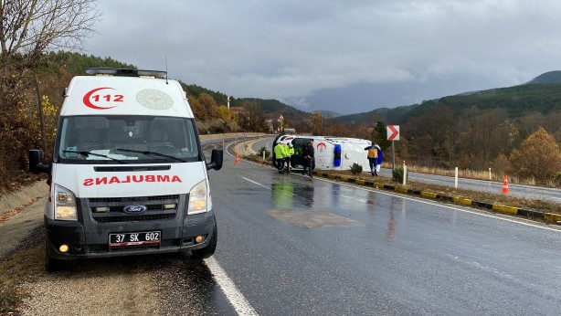 Foto - Ambulans devrildi: Yaralılar var