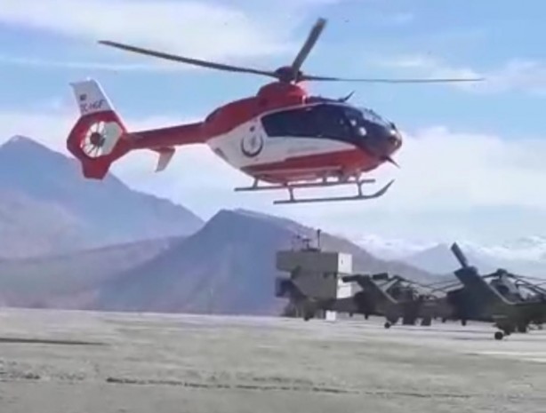 Foto - Ambulans helikopter Hakkari'de havalandı