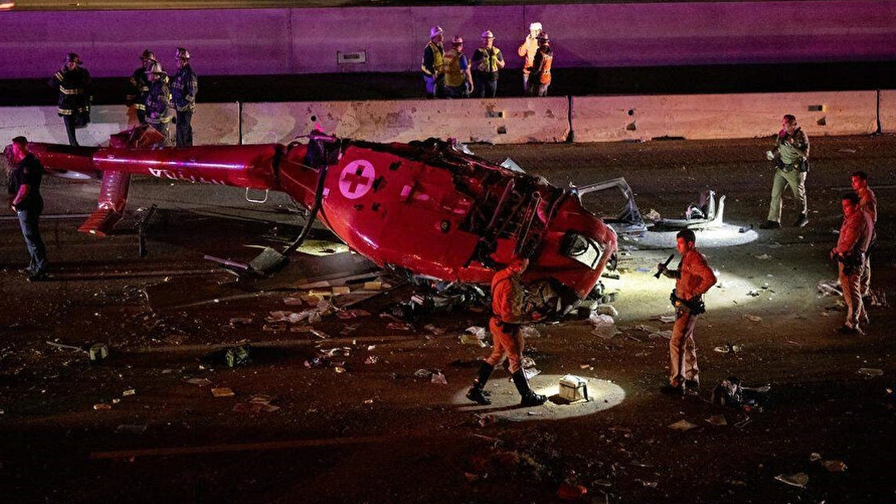 Foto - Ambulans helikopter otoyola düştü: Faciada yaralılar var