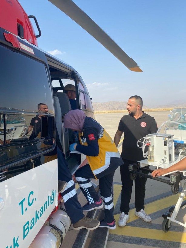 Foto - Ambulans helikopter prematüre bebek için havalandı