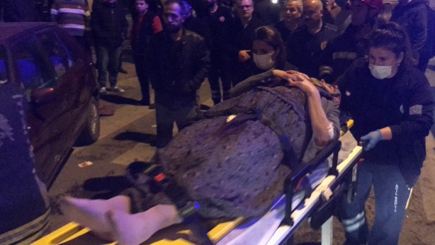 Foto - Ambulans ile otomobil çarpıştı: 1’i bebek 7 yaralı