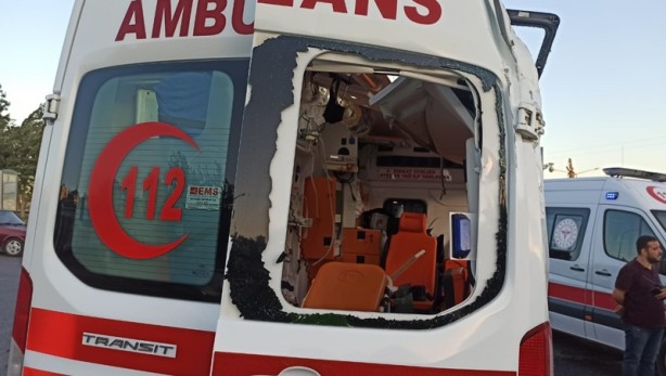 Ambulansla otomobil çarpıştı: Yaralılar var