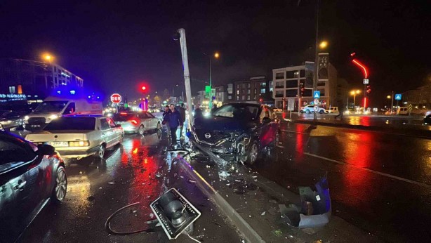 Foto - Ambulanstan inen yaralı kazaya şaştı kaldı