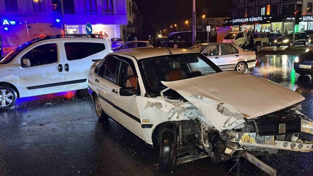 Foto - Ambulanstan inen yaralı kazaya şaştı kaldı