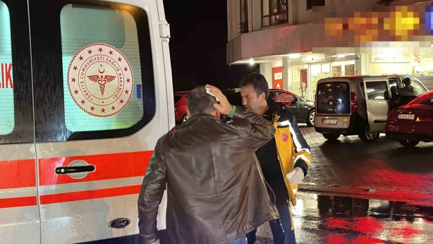 Foto - Ambulanstan inen yaralı kazaya şaştı kaldı