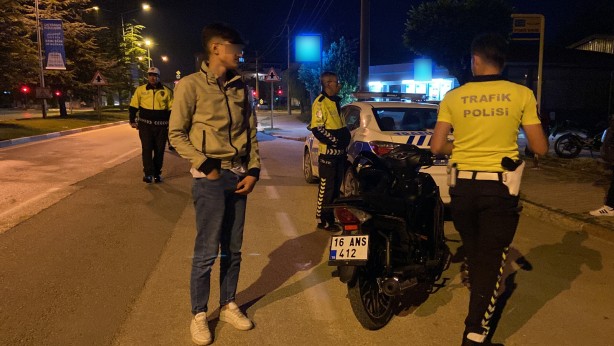"Amcam polis" diyen ehliyetsiz sürücüye ceza yağdı!