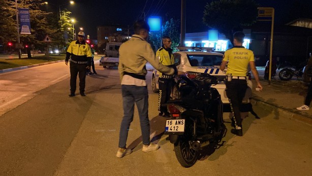 Foto - "Amcam polis" diyen ehliyetsiz sürücüye ceza yağdı!