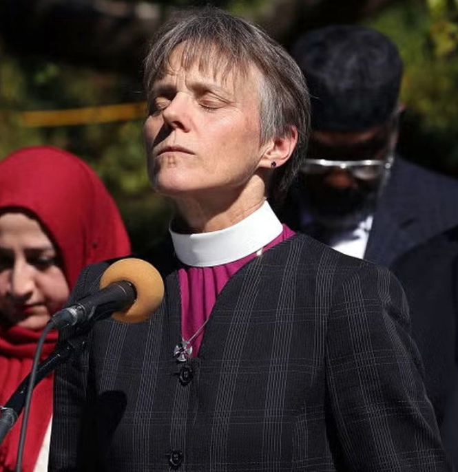 Foto - Amerika LGBT sever piskoposu konuşuyor.. Trump’ın yüzüne karşı söyledi.. Kim Bu piskopos?