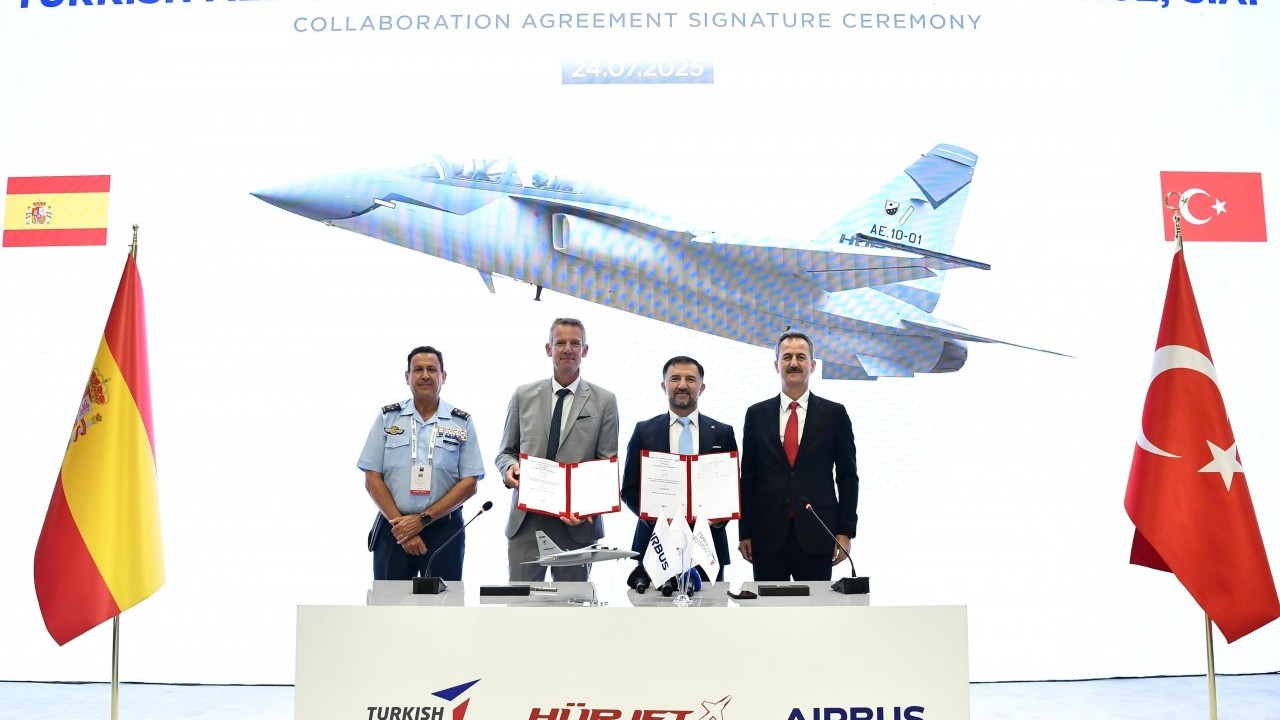 Foto - Amerikalı pilotların 'facia' dediği Türkiye'nin taarruz uçağı Hürjet'te anlaşma tamam: İmzalar atıldı
