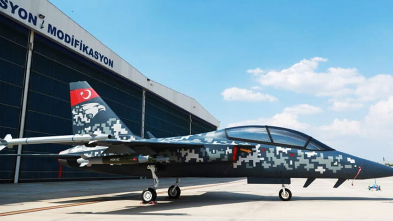 Foto - Amerikalı pilotların 'facia' dediği Türkiye'nin taarruz uçağı Hürjet'te anlaşma tamam: İmzalar atıldı