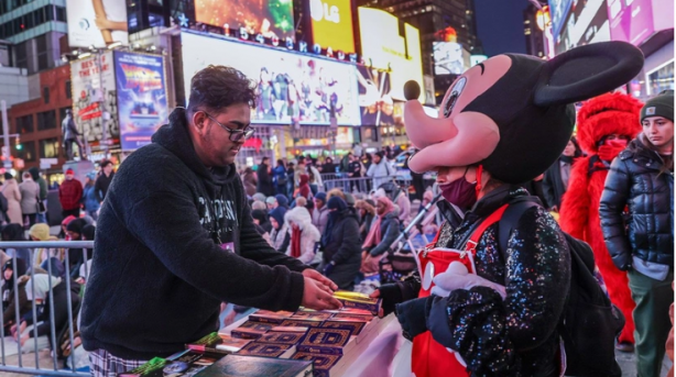 Foto - Amerikalılar ilk teravih namazını Times Meydanı'nda kıldılar