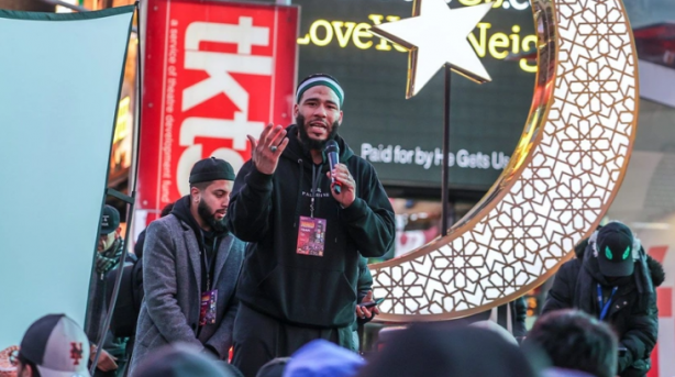 Foto - Amerikalılar ilk teravih namazını Times Meydanı'nda kıldılar