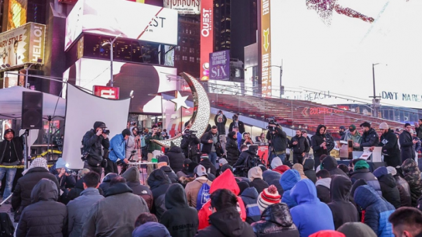Foto - Amerikalılar ilk teravih namazını Times Meydanı'nda kıldılar