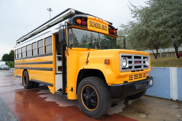 Foto - Amerikan filmlerinden özendi! ‘School Bus' ile dünya turuna çıktı