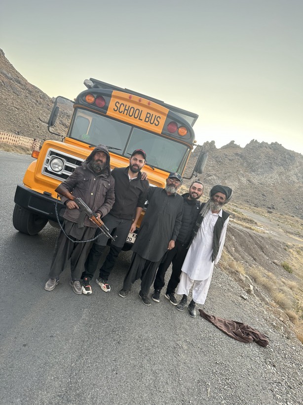 Foto - Amerikan filmlerinden özendi! ‘School Bus' ile dünya turuna çıktı