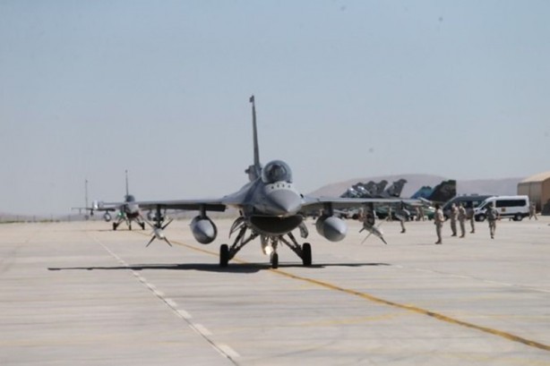 Amerikan yapımı F-16 ve Rus menşeili SU-25 savaş uçakları ortak tatbikatta göz doldurdu