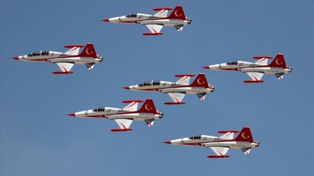 Foto - Amerikan yapımı F-16 ve Rus menşeili SU-25 savaş uçakları ortak tatbikatta göz doldurdu