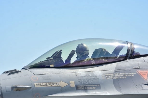 Foto - Amerikan yapımı F-16 ve Rus menşeili SU-25 savaş uçakları ortak tatbikatta göz doldurdu