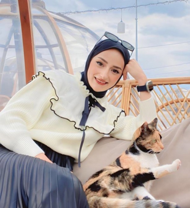 Foto - "Amin" videosuyla ünlenmişti! "Başörtülü" fenomen öyle bir şey yaptı ki, ağızlar bir karış açık kaldı! Heh, bir bu eksikti 