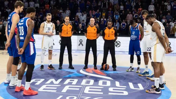 Anadolu Efes’in basketbol maçında "İsrail" kepazeliği! Vay utanmazlar vay
