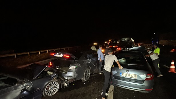 Foto - Anadolu Otoyolu'nda feci kaza! 11 araç birbirine girdi: 6 yaralı