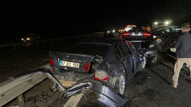 Foto - Anadolu Otoyolu'nda feci kaza! 11 araç birbirine girdi: 6 yaralı