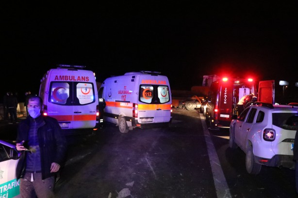 Foto - Anadolu Otoyolu'nda feci kaza! Ankara istikameti trafiğe kapatıldı