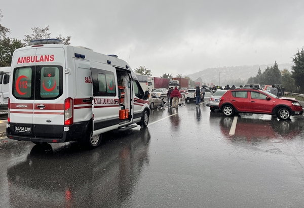 Foto - Anadolu Otoyolu'nda zincirleme kaza: Çok sayıda yaralı var