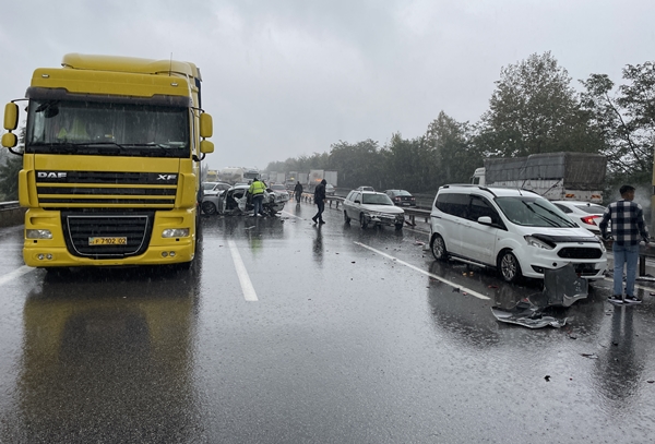 Foto - Anadolu Otoyolu'nda zincirleme kaza: Çok sayıda yaralı var