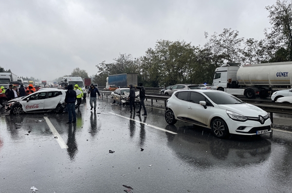 Foto - Anadolu Otoyolu'nda zincirleme kaza: Çok sayıda yaralı var