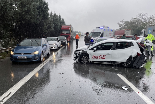 Foto - Anadolu Otoyolu'nda zincirleme kaza: Çok sayıda yaralı var