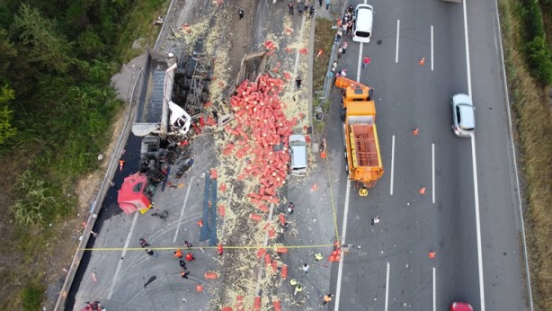 Foto - Anadolu Otoyolu'nda zincirleme kaza! Yaralılar var