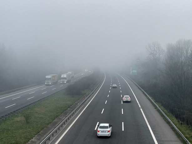 Foto - Anadolu Otoyolu'nun Düzce kesiminde sis etkili oldu