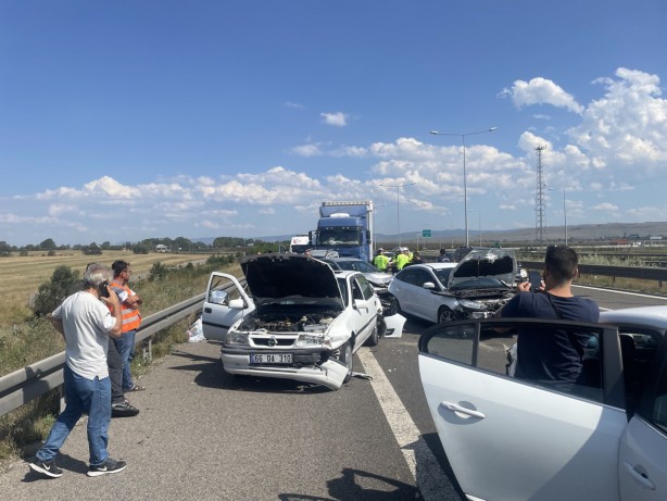 Foto - Anadolu Otoyolu'nda zincirleme trafik kazası