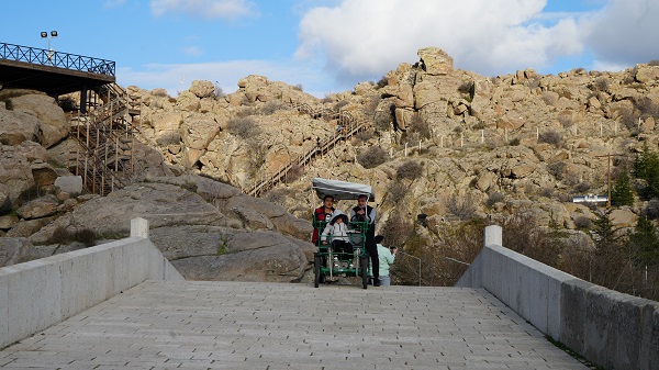 Foto - Anadolu'daki ilk yerleşim yerlerinden! Selçuklu yadigarı köprü boş kalmıyor