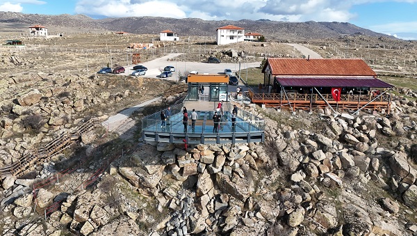 Foto - Anadolu'daki ilk yerleşim yerlerinden! Selçuklu yadigarı köprü boş kalmıyor