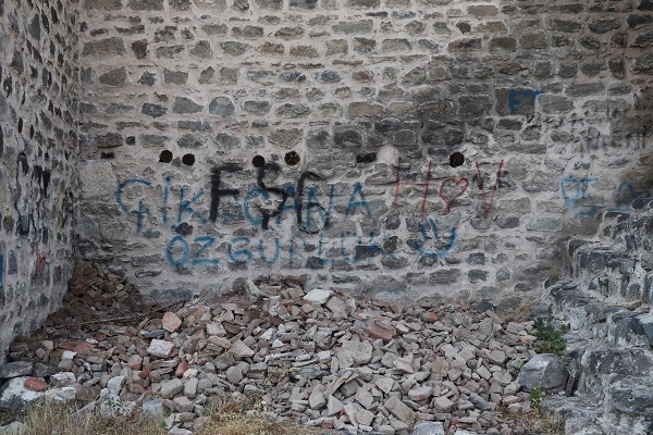 Foto - Anadolu'nun en büyük 2. kalesi | Tarihi yapıya öyle bir zarar verdiler ki! 