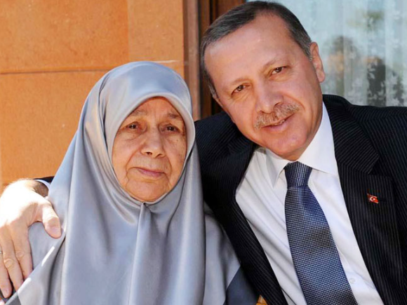 Foto - Analar var it doğurur; analar var yiğit doğurur! Sen kimden yanasın? İtten mi yiğitten mi?