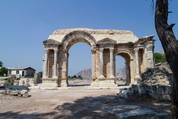 Foto - Anavarza Antik Kenti'nde gladyatör mezarlarına rastlandı
