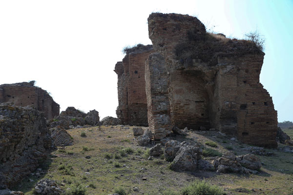 Foto - Anavarza Antik Kenti'nde gladyatör mezarlarına rastlandı