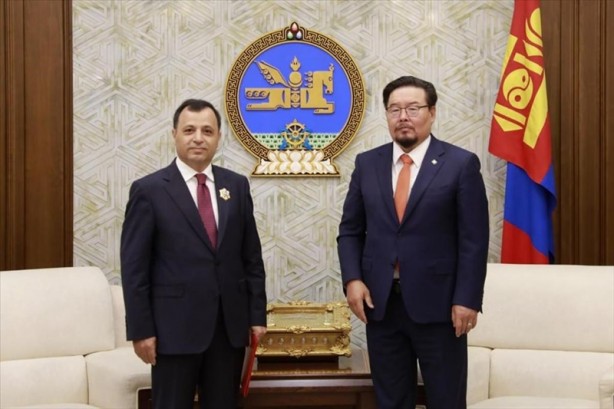 Foto - Anayasa Mahkemesi Başkanı Arslan'a Moğolistan'da Devlet Nişanı verildi