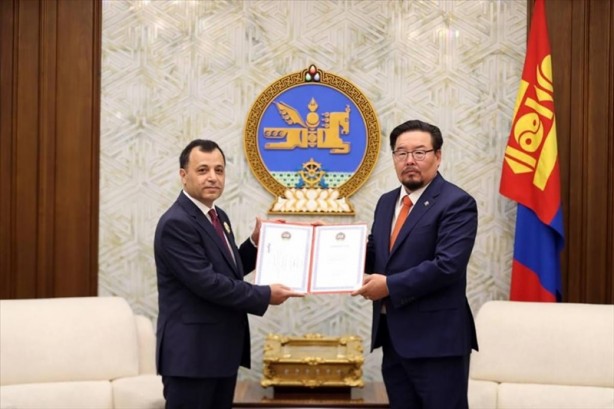 Anayasa Mahkemesi Başkanı Arslan'a Moğolistan'da Devlet Nişanı verildi