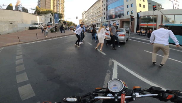Foto - Anbean kameraya yansıdı! Trafiğin ortasında yumruklu kavgaya tutuştular