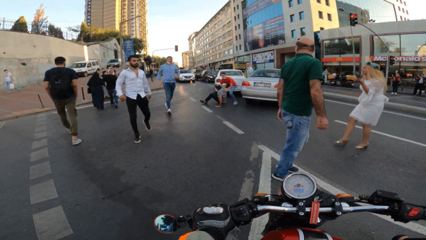 Foto - Anbean kameraya yansıdı! Trafiğin ortasında yumruklu kavgaya tutuştular
