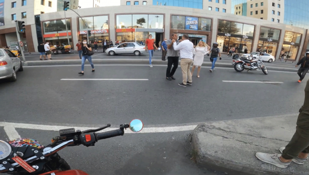 Foto - Anbean kameraya yansıdı! Trafiğin ortasında yumruklu kavgaya tutuştular