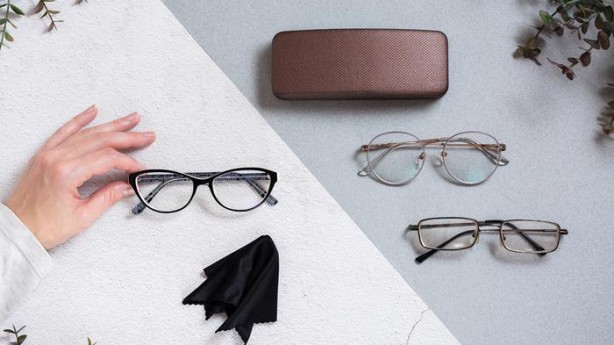 Foto - Ancak bu kadar kolay olabilirdi! İşte gözlük camı temizlemenin basit yöntemleri